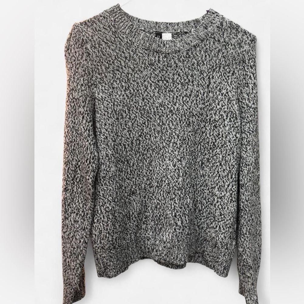 H&M Monochrome Knit Black and White Normcore classic lightweight sweater